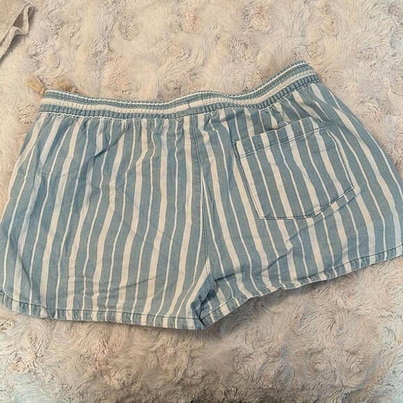 Aerie flowy shorts size medium - Picture 2 of 2